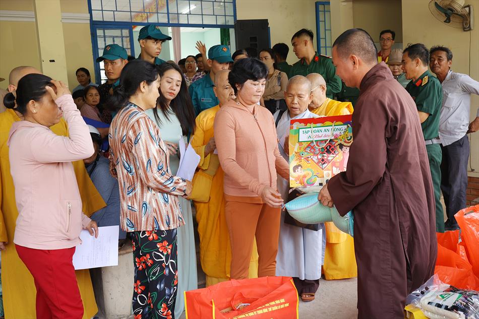 MÙA XUÂN ĐONG ĐẦY YÊU THƯƠNG NƠI BIÊN GIỚI MÙA XUÂN ĐONG ĐẦY YÊU THƯƠNG NƠI BIÊN GIỚI