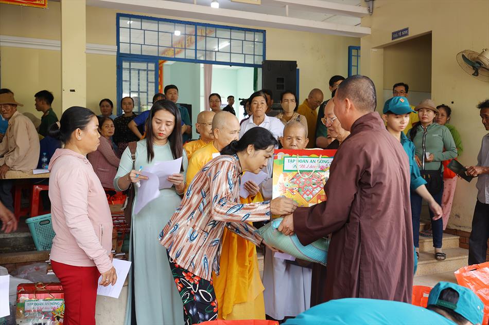 MÙA XUÂN ĐONG ĐẦY YÊU THƯƠNG NƠI BIÊN GIỚI MÙA XUÂN ĐONG ĐẦY YÊU THƯƠNG NƠI BIÊN GIỚI
