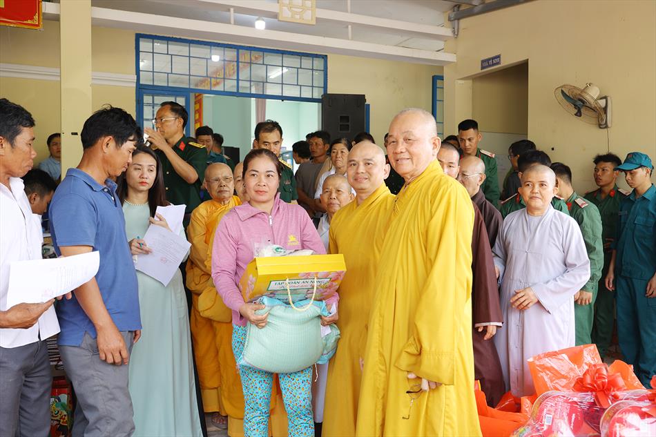 MÙA XUÂN ĐONG ĐẦY YÊU THƯƠNG NƠI BIÊN GIỚI MÙA XUÂN ĐONG ĐẦY YÊU THƯƠNG NƠI BIÊN GIỚI