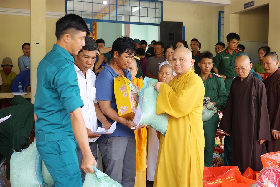 MÙA XUÂN ĐONG ĐẦY YÊU THƯƠNG NƠI BIÊN GIỚI MÙA XUÂN ĐONG ĐẦY YÊU THƯƠNG NƠI BIÊN GIỚI