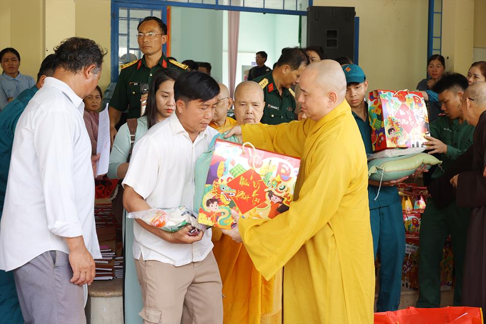 MÙA XUÂN ĐONG ĐẦY YÊU THƯƠNG NƠI BIÊN GIỚI MÙA XUÂN ĐONG ĐẦY YÊU THƯƠNG NƠI BIÊN GIỚI