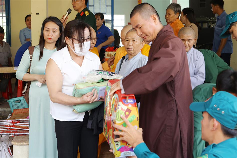 MÙA XUÂN ĐONG ĐẦY YÊU THƯƠNG NƠI BIÊN GIỚI MÙA XUÂN ĐONG ĐẦY YÊU THƯƠNG NƠI BIÊN GIỚI