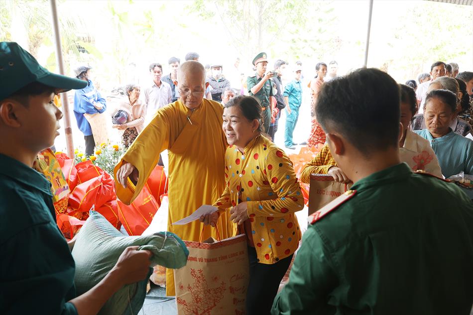 MÙA XUÂN ĐONG ĐẦY YÊU THƯƠNG NƠI BIÊN GIỚI MÙA XUÂN ĐONG ĐẦY YÊU THƯƠNG NƠI BIÊN GIỚI