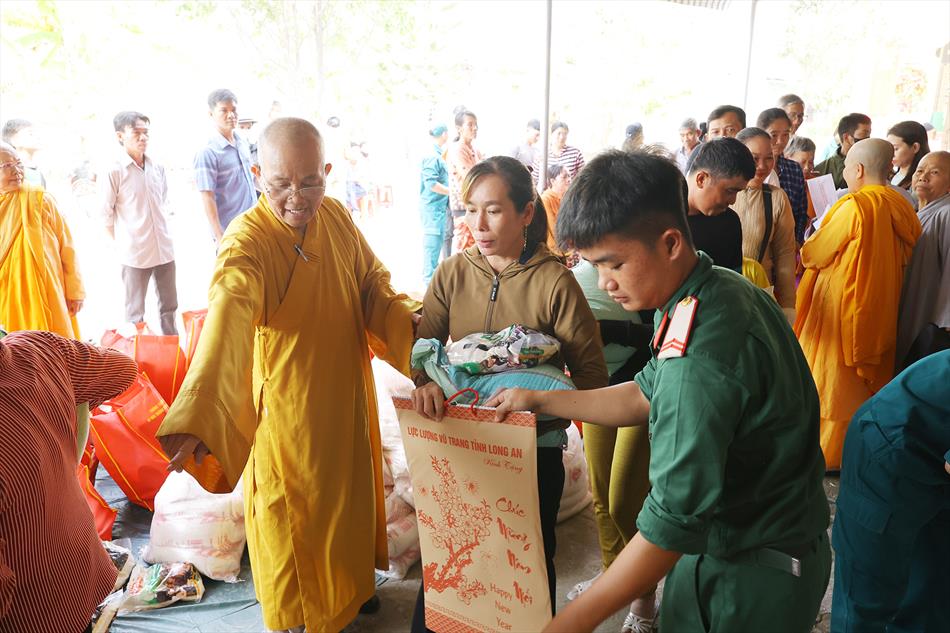 MÙA XUÂN ĐONG ĐẦY YÊU THƯƠNG NƠI BIÊN GIỚI MÙA XUÂN ĐONG ĐẦY YÊU THƯƠNG NƠI BIÊN GIỚI