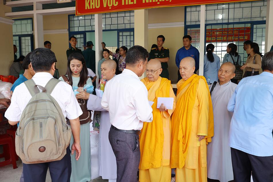 MÙA XUÂN ĐONG ĐẦY YÊU THƯƠNG NƠI BIÊN GIỚI MÙA XUÂN ĐONG ĐẦY YÊU THƯƠNG NƠI BIÊN GIỚI