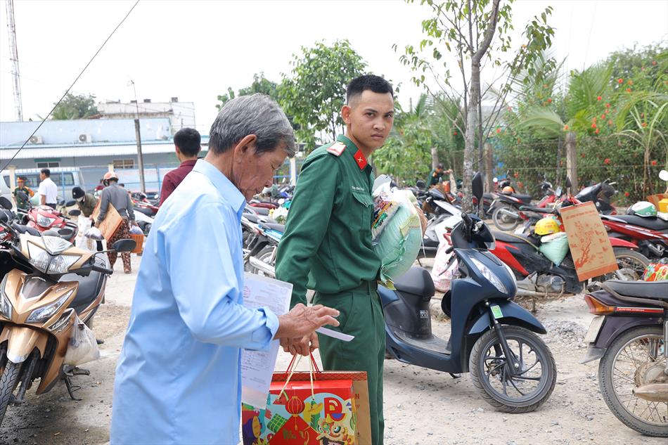 MÙA XUÂN ĐONG ĐẦY YÊU THƯƠNG NƠI BIÊN GIỚI MÙA XUÂN ĐONG ĐẦY YÊU THƯƠNG NƠI BIÊN GIỚI