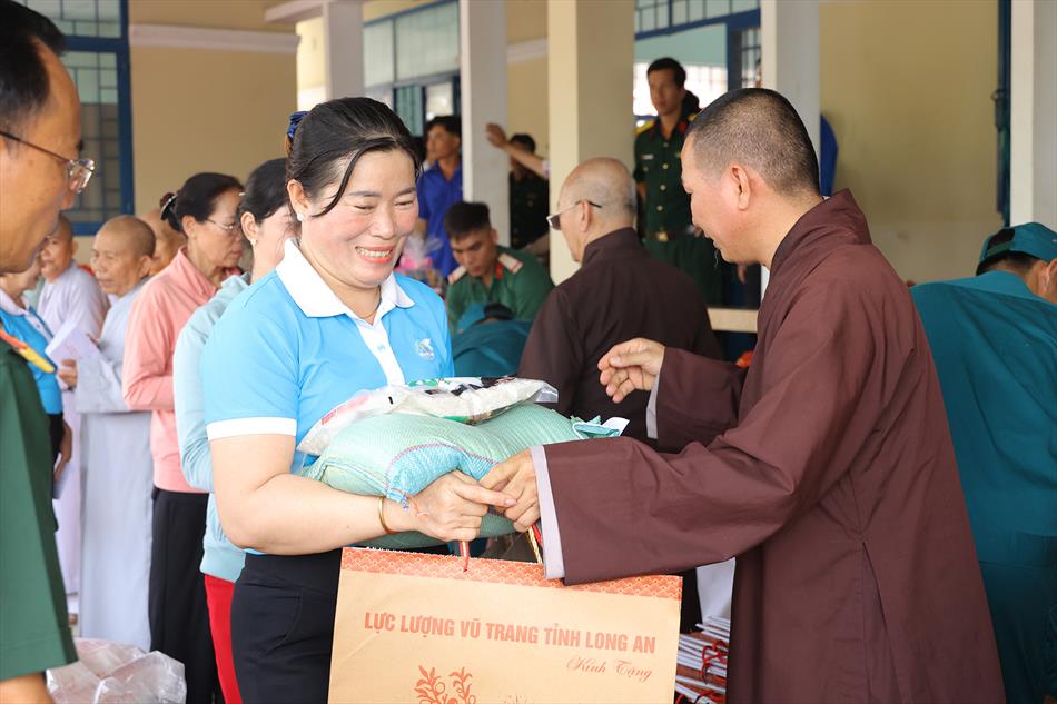 MÙA XUÂN ĐONG ĐẦY YÊU THƯƠNG NƠI BIÊN GIỚI MÙA XUÂN ĐONG ĐẦY YÊU THƯƠNG NƠI BIÊN GIỚI