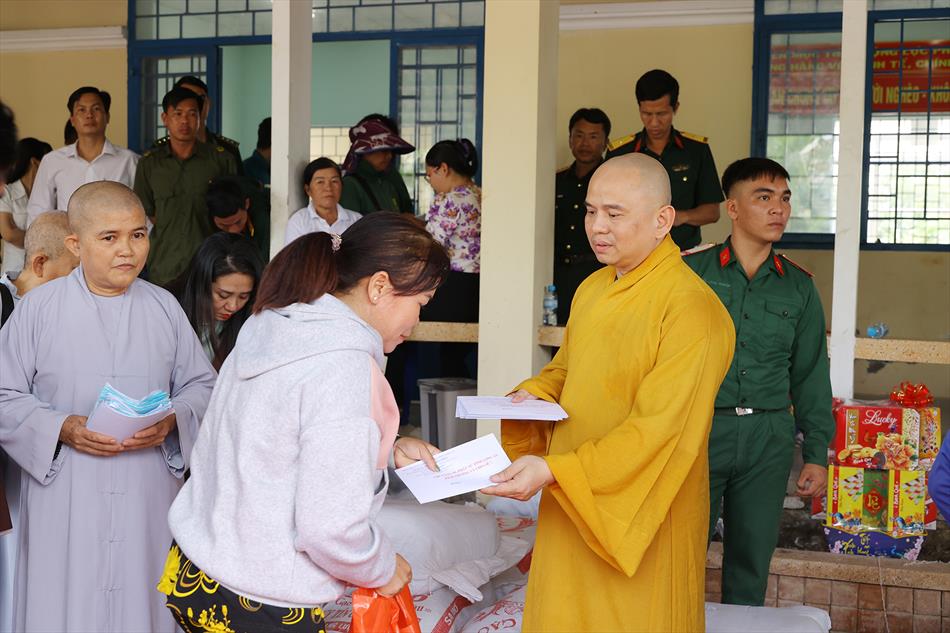 MÙA XUÂN ĐONG ĐẦY YÊU THƯƠNG NƠI BIÊN GIỚI MÙA XUÂN ĐONG ĐẦY YÊU THƯƠNG NƠI BIÊN GIỚI