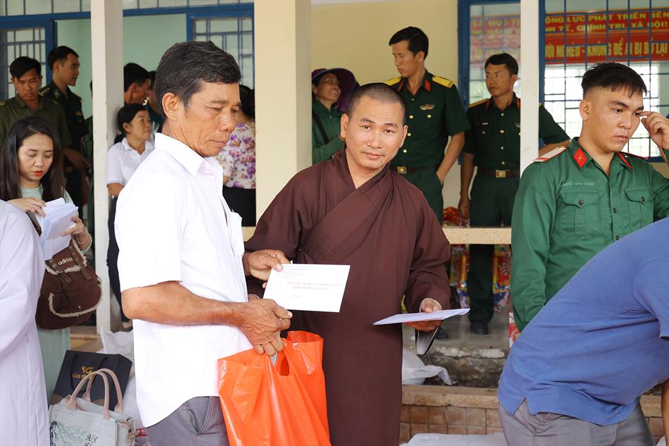 MÙA XUÂN ĐONG ĐẦY YÊU THƯƠNG NƠI BIÊN GIỚI MÙA XUÂN ĐONG ĐẦY YÊU THƯƠNG NƠI BIÊN GIỚI
