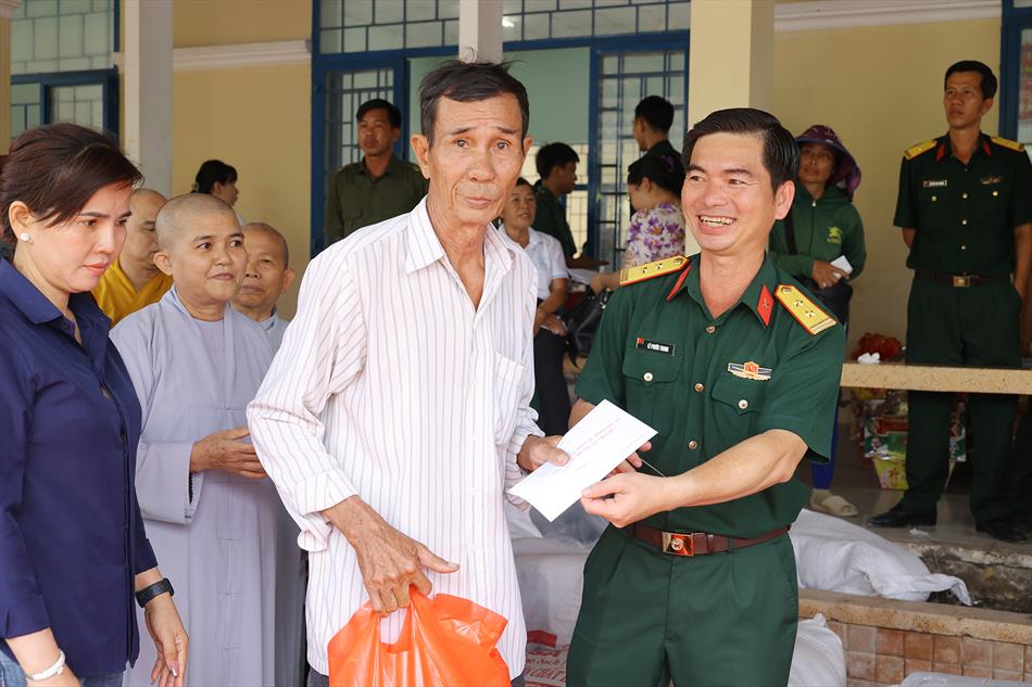 MÙA XUÂN ĐONG ĐẦY YÊU THƯƠNG NƠI BIÊN GIỚI MÙA XUÂN ĐONG ĐẦY YÊU THƯƠNG NƠI BIÊN GIỚI