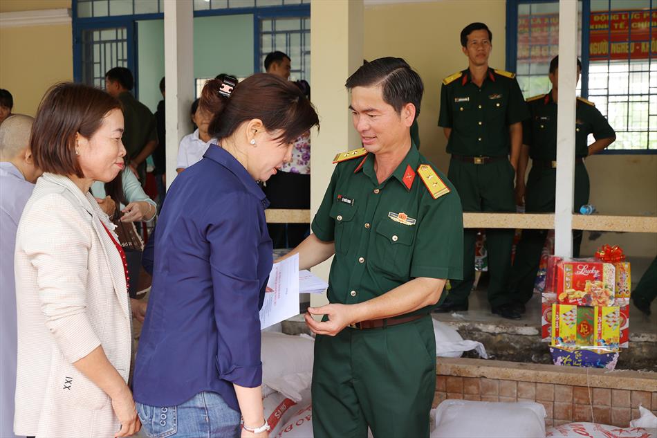 MÙA XUÂN ĐONG ĐẦY YÊU THƯƠNG NƠI BIÊN GIỚI MÙA XUÂN ĐONG ĐẦY YÊU THƯƠNG NƠI BIÊN GIỚI