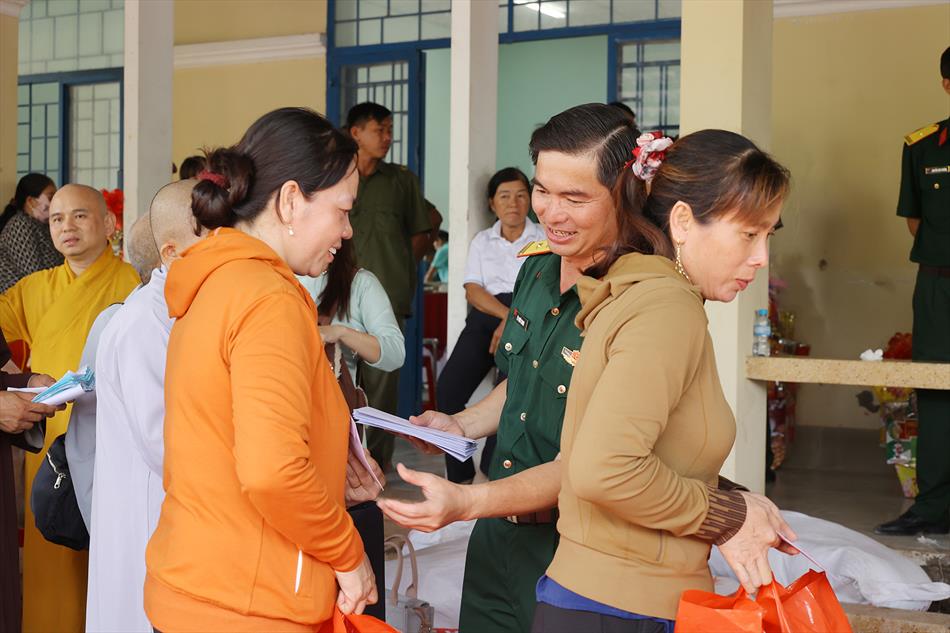 MÙA XUÂN ĐONG ĐẦY YÊU THƯƠNG NƠI BIÊN GIỚI MÙA XUÂN ĐONG ĐẦY YÊU THƯƠNG NƠI BIÊN GIỚI
