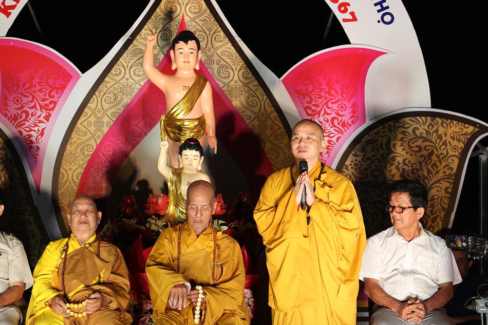 Hàng ngàn người tham dự Đại lễ Phật đản tại chùa Ân Thọ