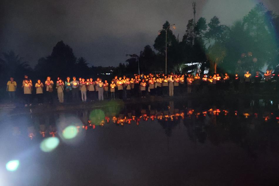 Nghi thức tâm linh, thả đèn hoa đăng và tắm Phật trong khóa tu tuổi trẻ mùa Phật đản 2023