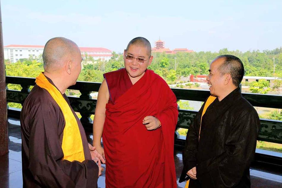 Phái đoàn Ling Rinpoche thăm Học viện PGVN tại TP.HCM