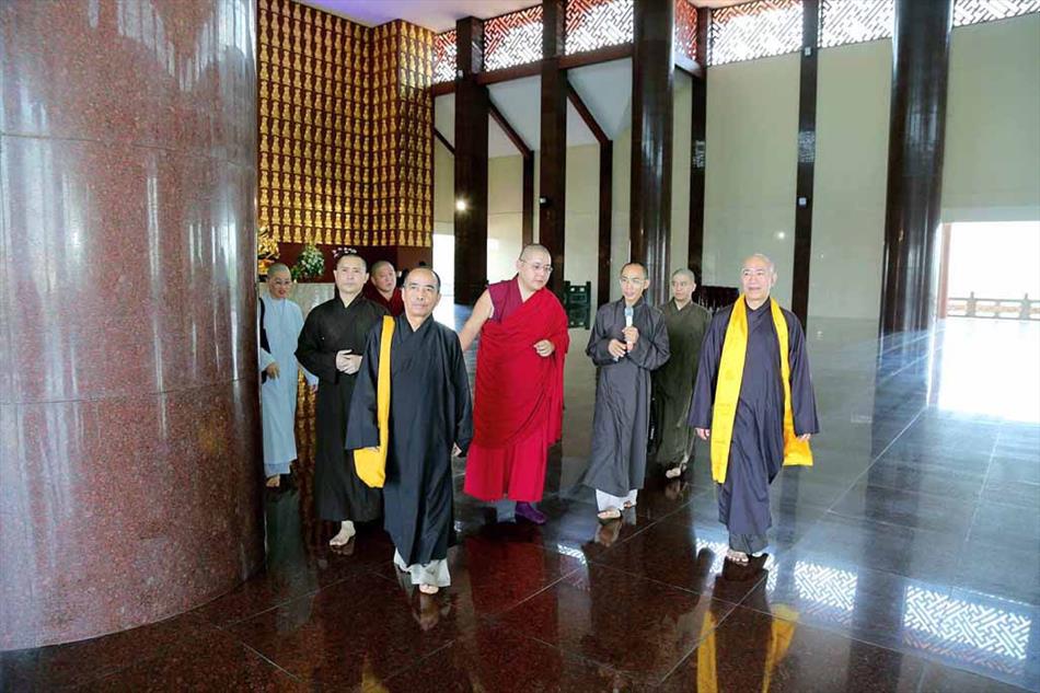 Phái đoàn Ling Rinpoche thăm Học viện PGVN tại TP.HCM