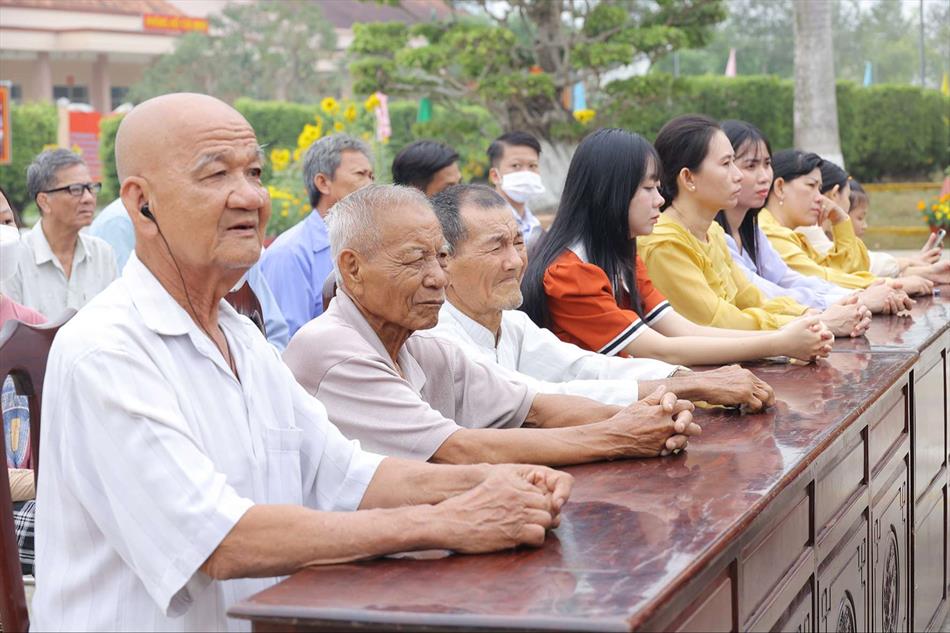 Phật giáo huyện Thạnh Hóa tham gia Tết quân dân của Trung đoàn 738