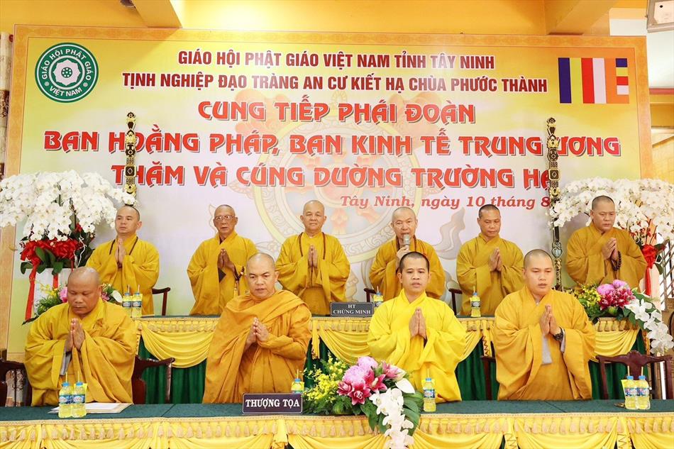 Tây Ninh: Ban Hoằng pháp và Ban Kinh tế Tài chánh Trung ương thăm BTS và cúng dường trường hạ