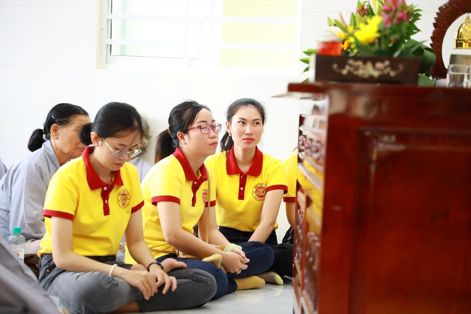 Thành lập đạo tràng bát quan trai tại điểm sinh hoạt tôn giáo tập trung Khánh Hưng