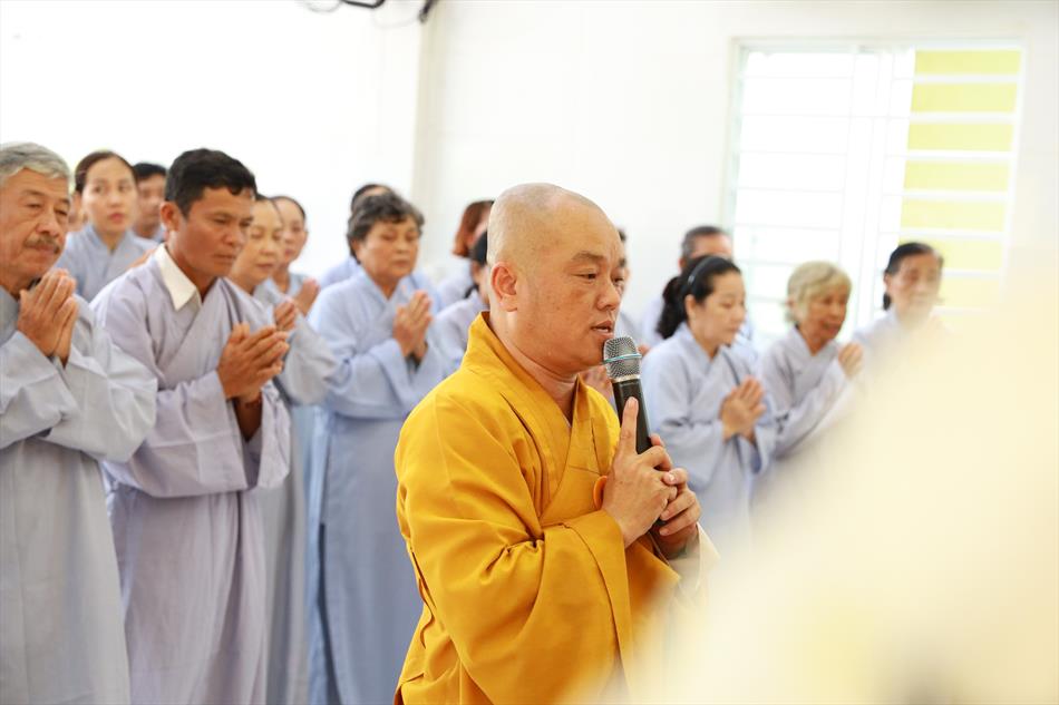 Thành lập đạo tràng bát quan trai tại điểm sinh hoạt tôn giáo tập trung Khánh Hưng