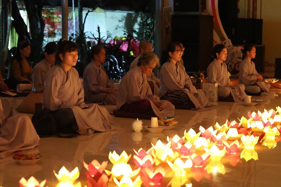 Thiền trà & tọa đàm Vesak của Ban Hoằng pháp tỉnh Long An: giây phút an trú và tri ân Đức Phật Thiền trà & tọa đàm Vesak của Ban Hoằng pháp tỉnh Long An: giây phút an trú và tri ân Đức Phật