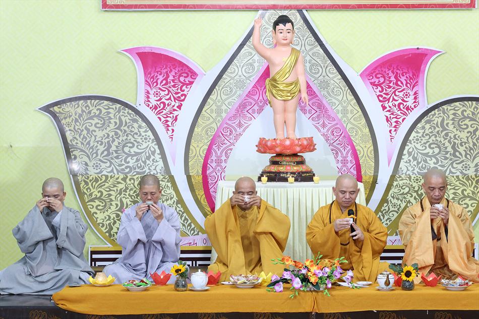 Thiền trà & tọa đàm Vesak của Ban Hoằng pháp tỉnh Long An: giây phút an trú và tri ân Đức Phật Thiền trà & tọa đàm Vesak của Ban Hoằng pháp tỉnh Long An: giây phút an trú và tri ân Đức Phật