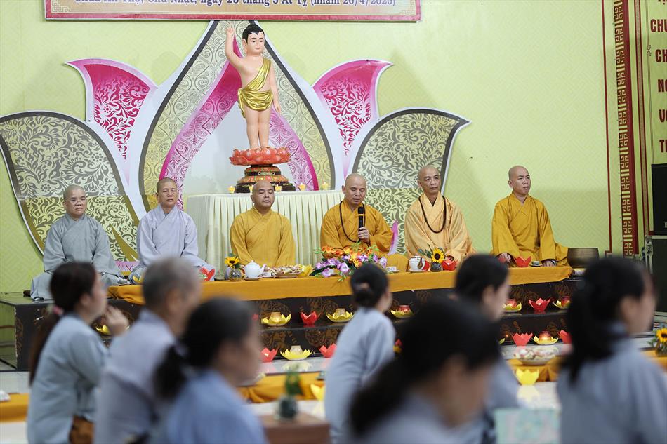 Thiền trà & tọa đàm Vesak của Ban Hoằng pháp tỉnh Long An: giây phút an trú và tri ân Đức Phật Thiền trà & tọa đàm Vesak của Ban Hoằng pháp tỉnh Long An: giây phút an trú và tri ân Đức Phật