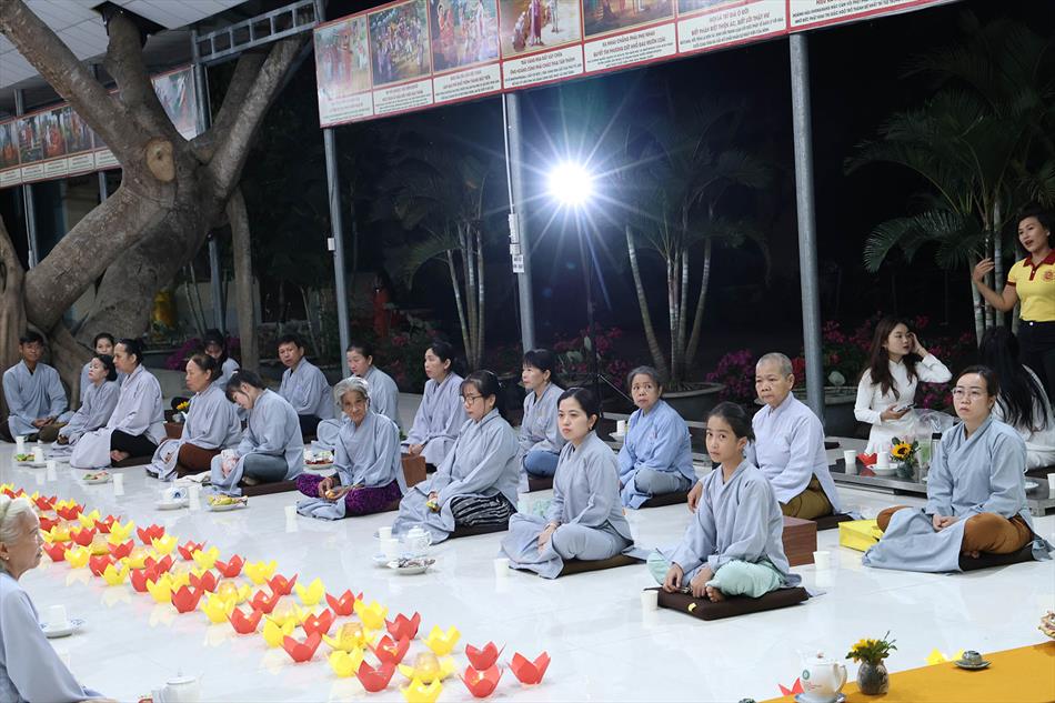 Thiền trà & tọa đàm Vesak của Ban Hoằng pháp tỉnh Long An: giây phút an trú và tri ân Đức Phật Thiền trà & tọa đàm Vesak của Ban Hoằng pháp tỉnh Long An: giây phút an trú và tri ân Đức Phật