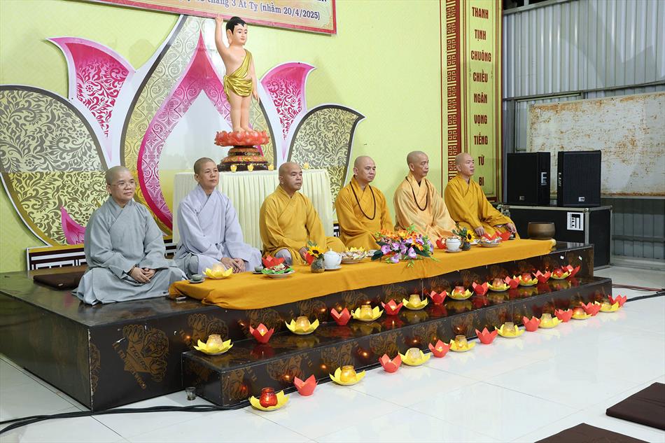 Thiền trà & tọa đàm Vesak của Ban Hoằng pháp tỉnh Long An: giây phút an trú và tri ân Đức Phật Thiền trà & tọa đàm Vesak của Ban Hoằng pháp tỉnh Long An: giây phút an trú và tri ân Đức Phật