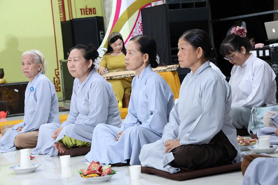Thiền trà & tọa đàm Vesak của Ban Hoằng pháp tỉnh Long An: giây phút an trú và tri ân Đức Phật Thiền trà & tọa đàm Vesak của Ban Hoằng pháp tỉnh Long An: giây phút an trú và tri ân Đức Phật
