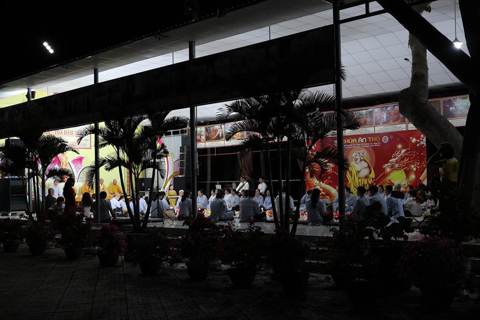 Thiền trà & tọa đàm Vesak của Ban Hoằng pháp tỉnh Long An: giây phút an trú và tri ân Đức Phật Thiền trà & tọa đàm Vesak của Ban Hoằng pháp tỉnh Long An: giây phút an trú và tri ân Đức Phật