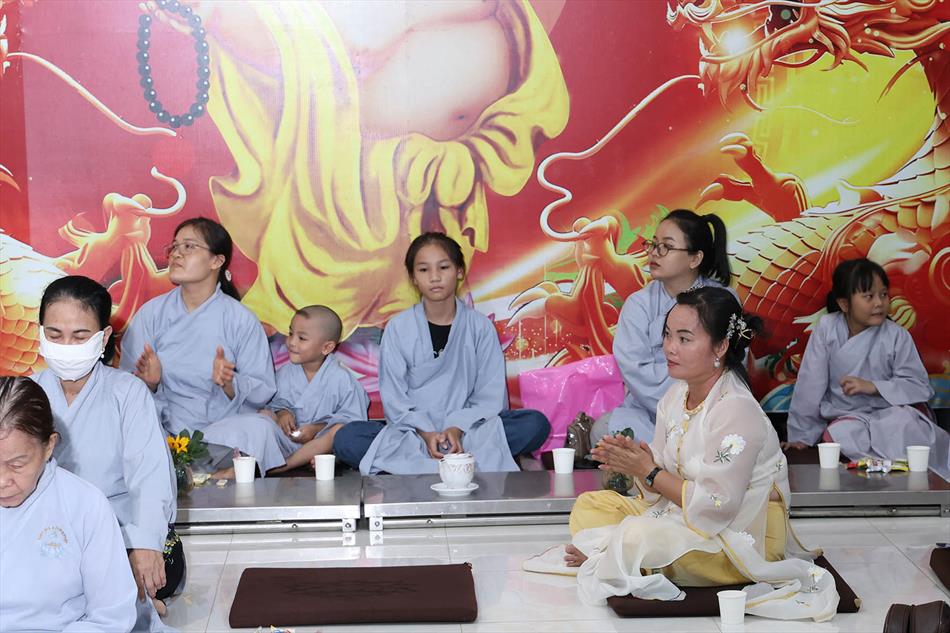 Thiền trà & tọa đàm Vesak của Ban Hoằng pháp tỉnh Long An: giây phút an trú và tri ân Đức Phật Thiền trà & tọa đàm Vesak của Ban Hoằng pháp tỉnh Long An: giây phút an trú và tri ân Đức Phật