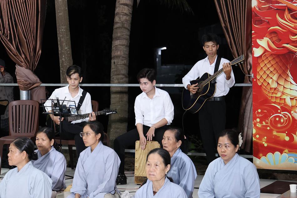 Thiền trà & tọa đàm Vesak của Ban Hoằng pháp tỉnh Long An: giây phút an trú và tri ân Đức Phật Thiền trà & tọa đàm Vesak của Ban Hoằng pháp tỉnh Long An: giây phút an trú và tri ân Đức Phật