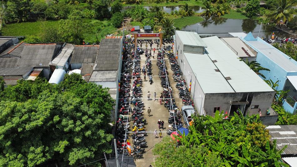Tiếp đón hàng ngàn khách đến chùa Ân Thọ vào sáng đến trưa ngày Rằm tháng Bảy