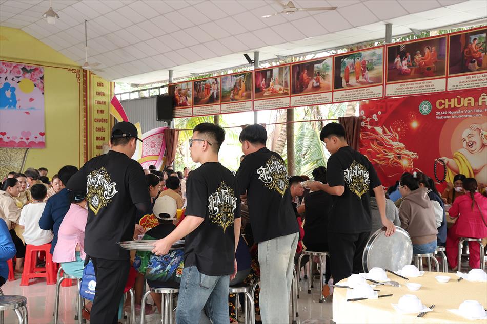 4 CHIÊU ĐÃI KHÁCH THẬP PHƯƠNG 4 CHIÊU ĐÃI KHÁCH THẬP PHƯƠNG