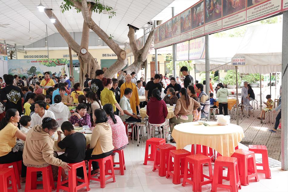 4 CHIÊU ĐÃI KHÁCH THẬP PHƯƠNG 4 CHIÊU ĐÃI KHÁCH THẬP PHƯƠNG