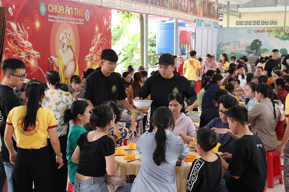 4 CHIÊU ĐÃI KHÁCH THẬP PHƯƠNG 4 CHIÊU ĐÃI KHÁCH THẬP PHƯƠNG