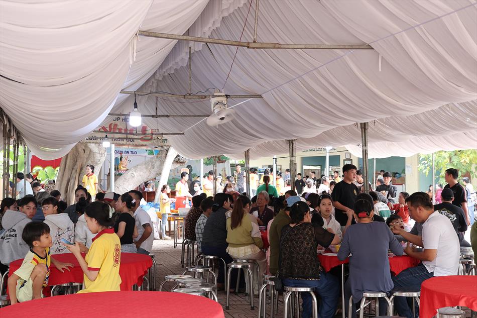 4 CHIÊU ĐÃI KHÁCH THẬP PHƯƠNG 4 CHIÊU ĐÃI KHÁCH THẬP PHƯƠNG