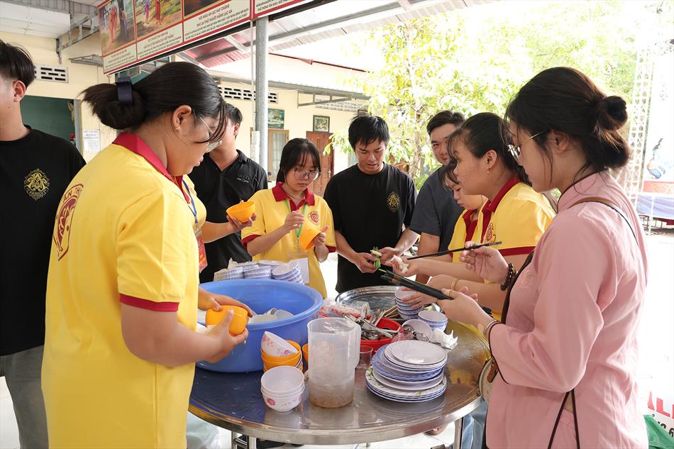 4 CHIÊU ĐÃI KHÁCH THẬP PHƯƠNG 4 CHIÊU ĐÃI KHÁCH THẬP PHƯƠNG