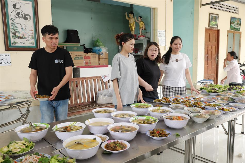 4 CHIÊU ĐÃI KHÁCH THẬP PHƯƠNG 4 CHIÊU ĐÃI KHÁCH THẬP PHƯƠNG