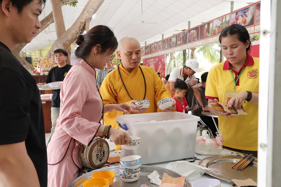 4 CHIÊU ĐÃI KHÁCH THẬP PHƯƠNG 4 CHIÊU ĐÃI KHÁCH THẬP PHƯƠNG