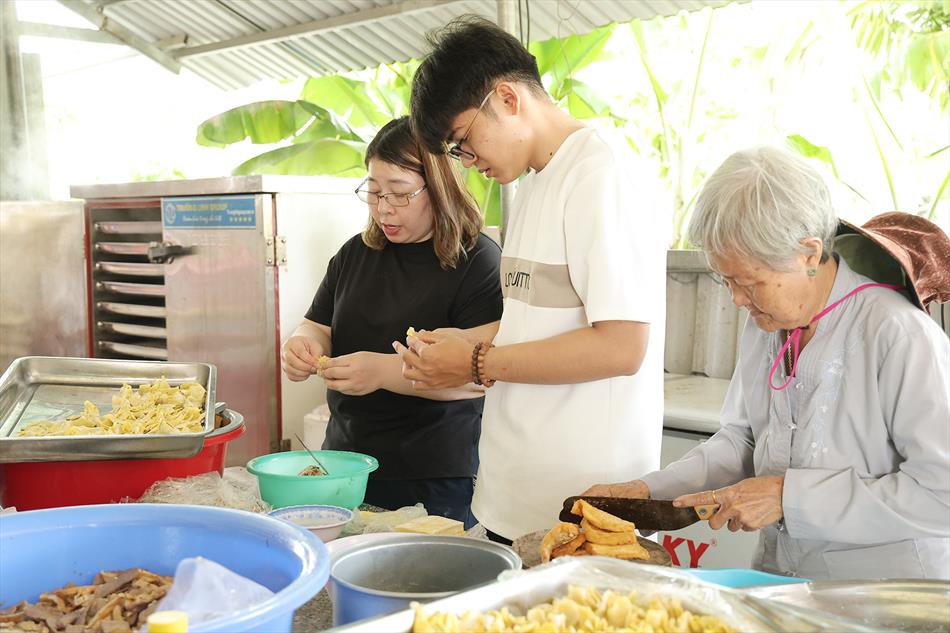 4 CHIÊU ĐÃI KHÁCH THẬP PHƯƠNG 4 CHIÊU ĐÃI KHÁCH THẬP PHƯƠNG
