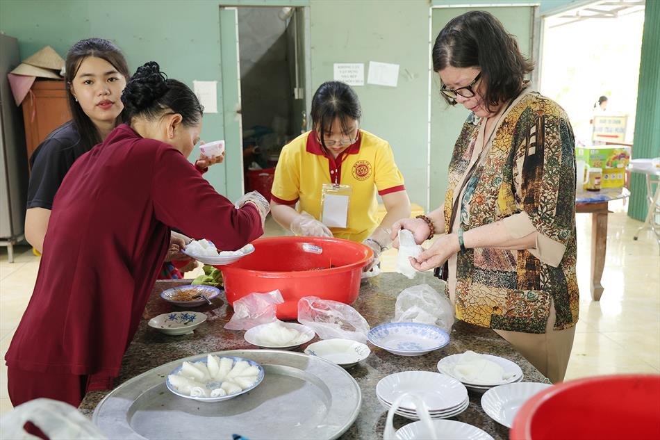 4 CHIÊU ĐÃI KHÁCH THẬP PHƯƠNG 4 CHIÊU ĐÃI KHÁCH THẬP PHƯƠNG