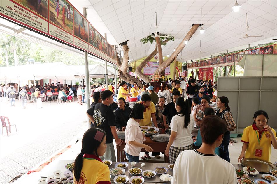 4 CHIÊU ĐÃI KHÁCH THẬP PHƯƠNG 4 CHIÊU ĐÃI KHÁCH THẬP PHƯƠNG