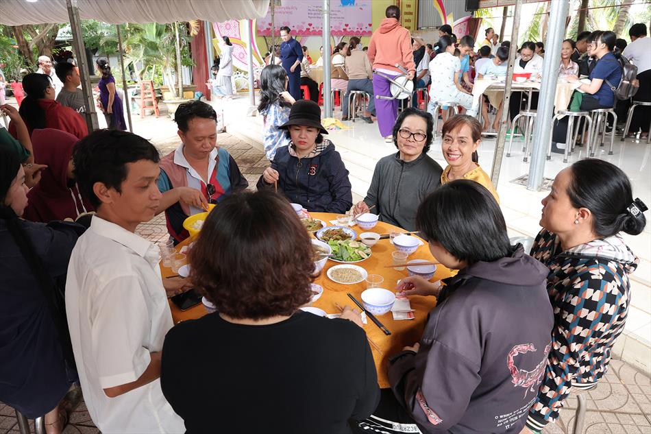 4 CHIÊU ĐÃI KHÁCH THẬP PHƯƠNG 4 CHIÊU ĐÃI KHÁCH THẬP PHƯƠNG
