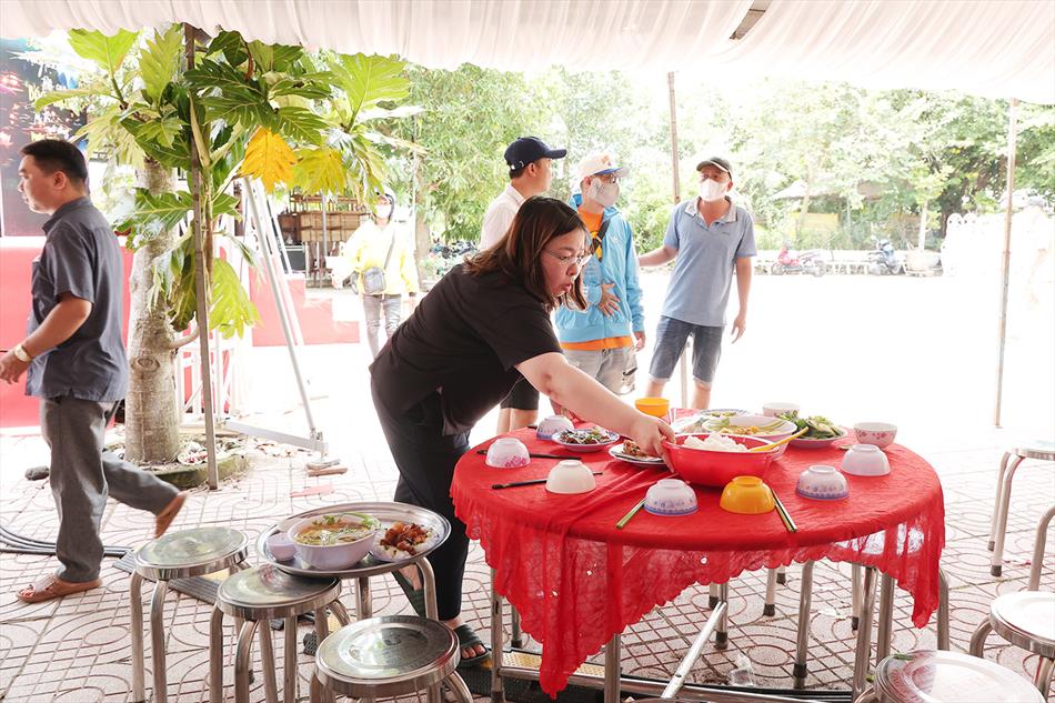 4 CHIÊU ĐÃI KHÁCH THẬP PHƯƠNG 4 CHIÊU ĐÃI KHÁCH THẬP PHƯƠNG