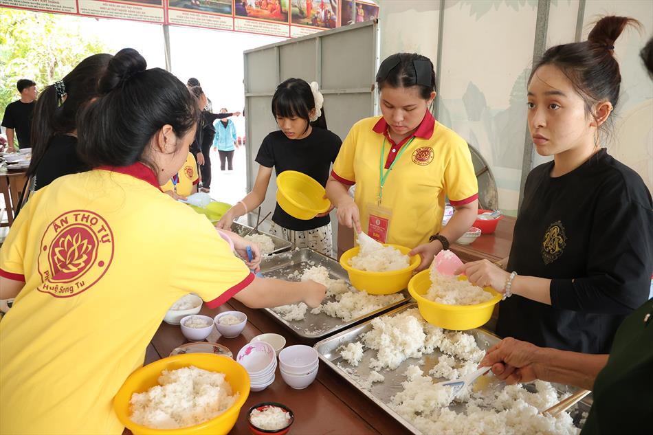 5 HOAN HỶ CÔNG QUẢ NGÀY RẰM 5 HOAN HỶ CÔNG QUẢ NGÀY RẰM