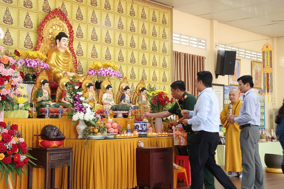 3 TIẾP ĐÓN ĐOÀN LÃNH ĐẠO CHÍNH QUYỀN TỈNH ĐẾN CHÚC MỪNG 3 TIẾP ĐÓN ĐOÀN LÃNH ĐẠO CHÍNH QUYỀN TỈNH ĐẾN CHÚC MỪNG