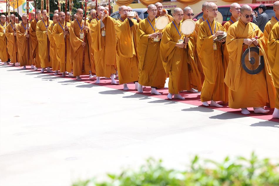 Tỳ-kheo-ni Cầu Thọ Chánh Pháp Đại Tăng Tại Đại Giới Đàn Đạt Pháp