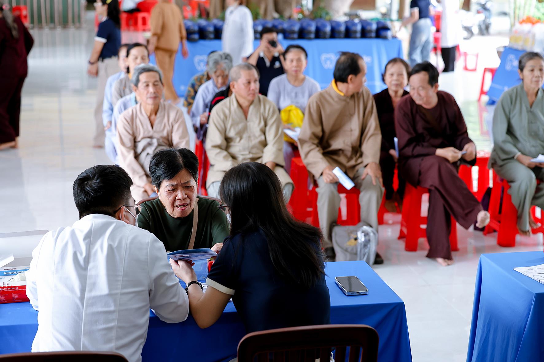 NHA KHOA AN PHƯỚC TỔ CHỨC KHÁM, TƯ VẤN SỨC KHỎE RĂNG MIỆNG MIỄN PHÍ TẠI CHÙA ÂN THỌ